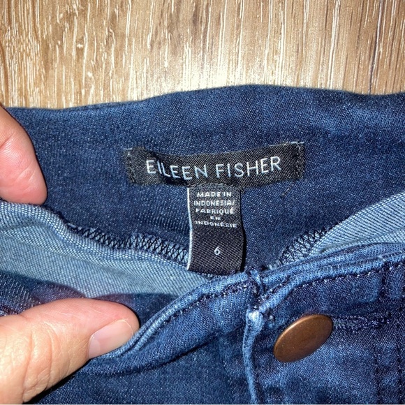 Eileen Fisher Women’s Cotton Tapered and Pleated Denim Jeans | Ankle | Size 6 - Picture 8 of 15